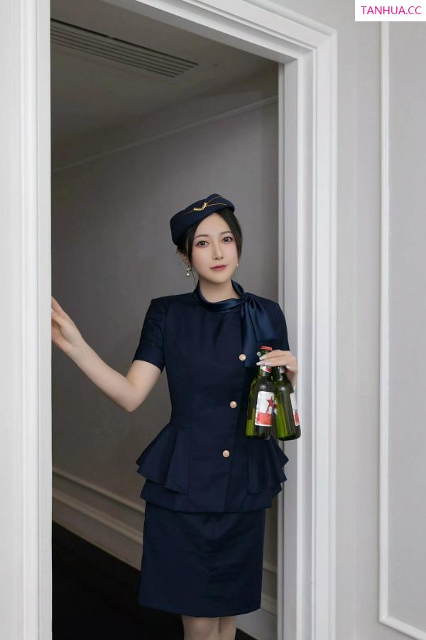 [XiuRen]高清写真图 2025.04.11 No.10142 鱼子酱Fish 空姐制服